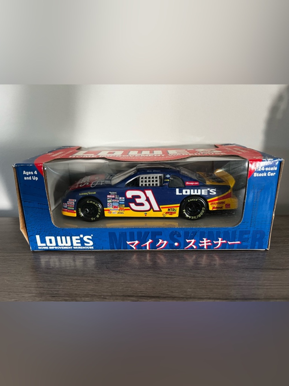 NASCAR 1:24 Die Cast Mike Skinner #31 Suzuka Japan Lowe's car